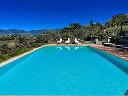 Apt 6 - Magical Grounds With Pool Jacuzzi Sleeps 4