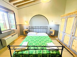 Apt 6 - Magical Grounds With Pool Jacuzzi Sleeps 4