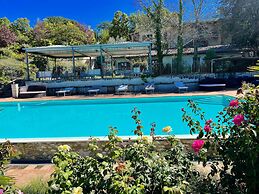 Apt 6 - Magical Grounds With Pool Jacuzzi Sleeps 4