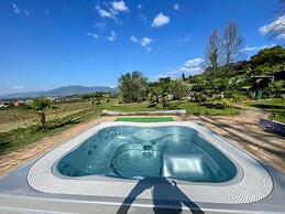 Apt 6 - Magical Grounds With Pool Jacuzzi Sleeps 4