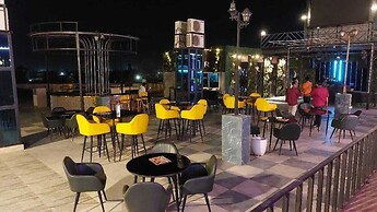Syrus Hotel