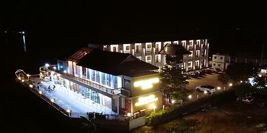 Sand & River Hotel