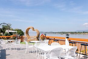 Sand & River Hotel