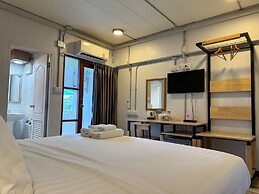 The Ten Hotel Thippanate