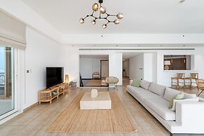 Modern 3BR Maid at the Palm w Pool and Gym