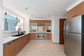 Modern 3BR Maid at the Palm w Pool and Gym