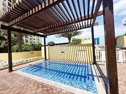 Modern 3BR Maid at the Palm w Pool and Gym