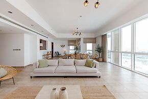 Modern 3BR Maid at the Palm w Pool and Gym