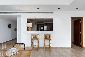 Modern 3BR Maid at the Palm w Pool and Gym