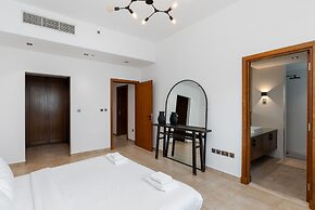 Modern 3BR Maid at the Palm w Pool and Gym