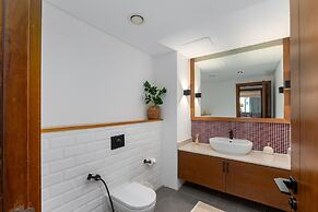 Modern 3BR Maid at the Palm w Pool and Gym