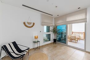 Modern 3BR Maid at the Palm w Pool and Gym