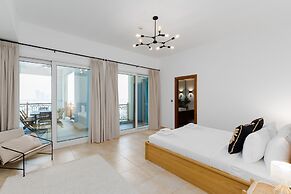 Modern 3BR Maid at the Palm w Pool and Gym