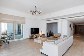 Modern 3BR Maid at the Palm w Pool and Gym