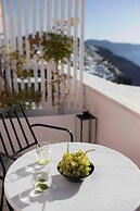 ArmonOia Suites Santorini