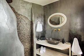 ArmonOia Luxury Caves