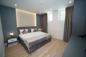 B&M BOUTIQUE HOTEL