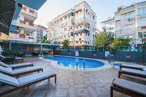 cleopatra king apart hotel