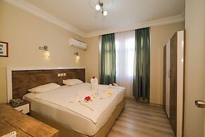 cleopatra king apart hotel