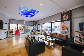 cleopatra king apart hotel