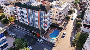cleopatra king apart hotel