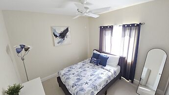 Sunny-shore Hideaway