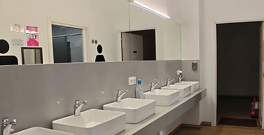 Aiora Hostel