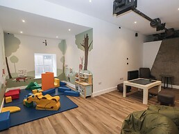 Sail Luxury Family Pod