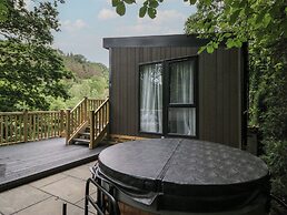 Hodge Luxury Pod