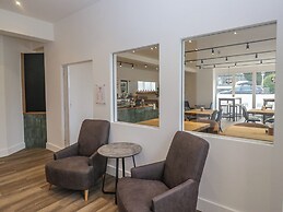Hodge Luxury Pod