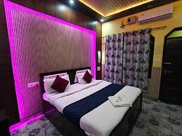 Hotel Arya Kulam Palace