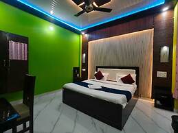 Hotel Arya Kulam Palace