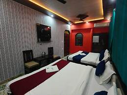 Hotel Arya Kulam Palace