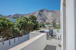 Apeiron Perissa by Apeiron Hotels