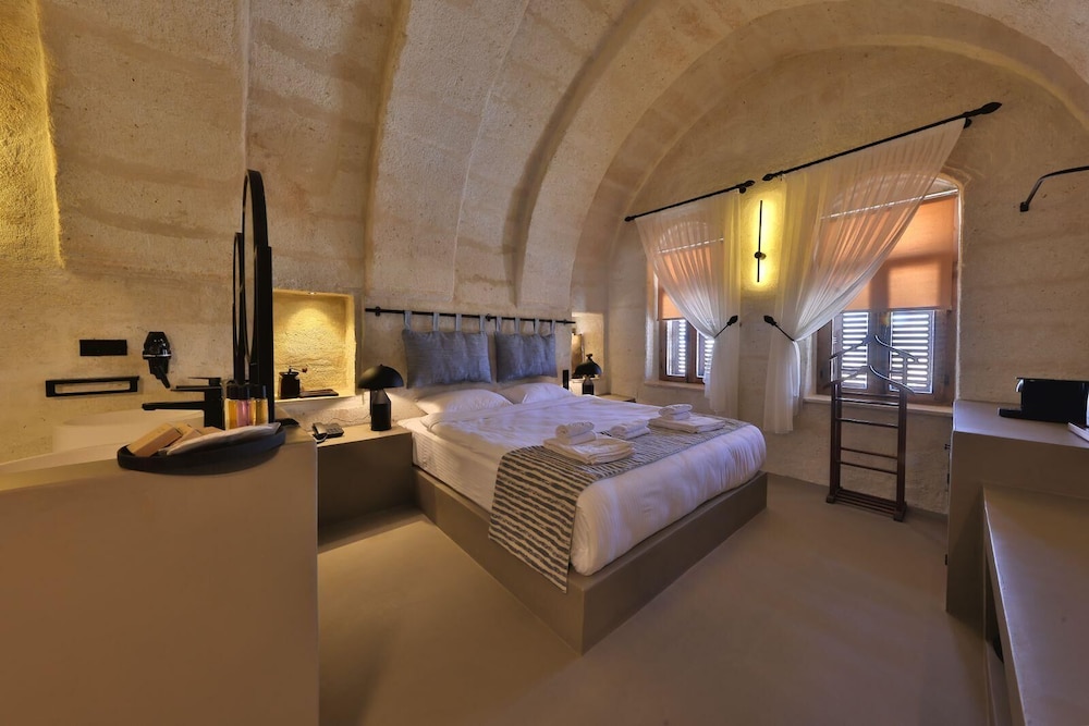 Simurg Cave House