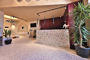 Simurg Cave House