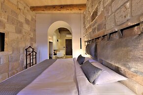 Simurg Cave House