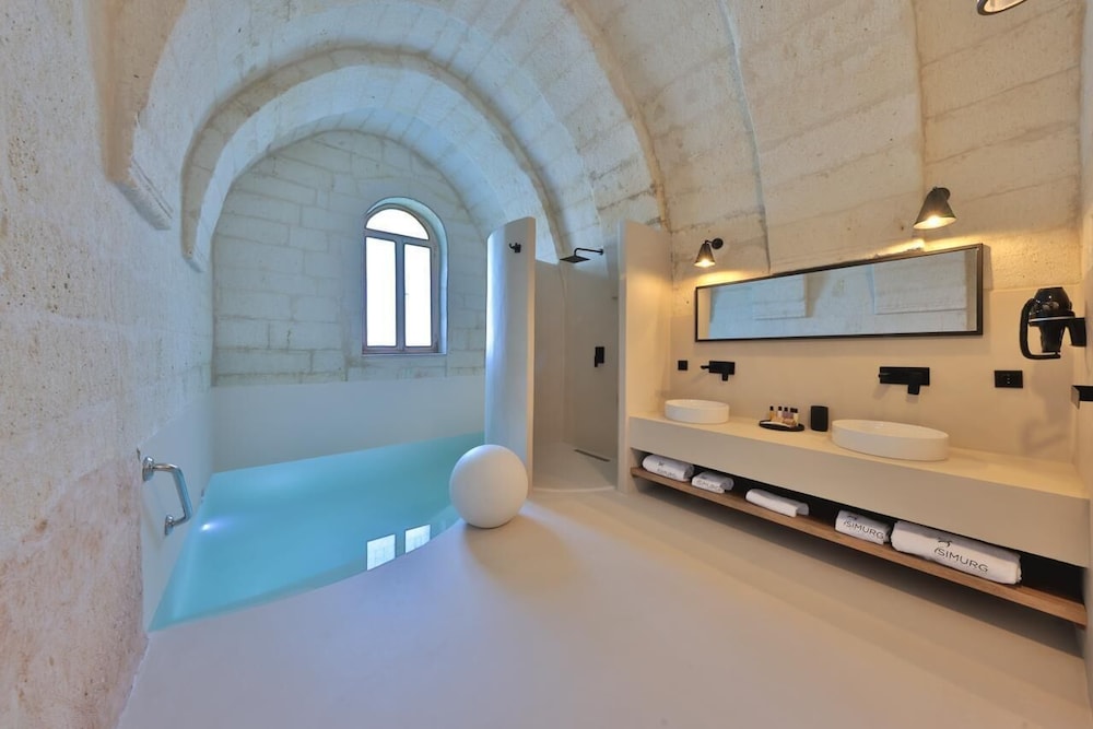 Simurg Cave House