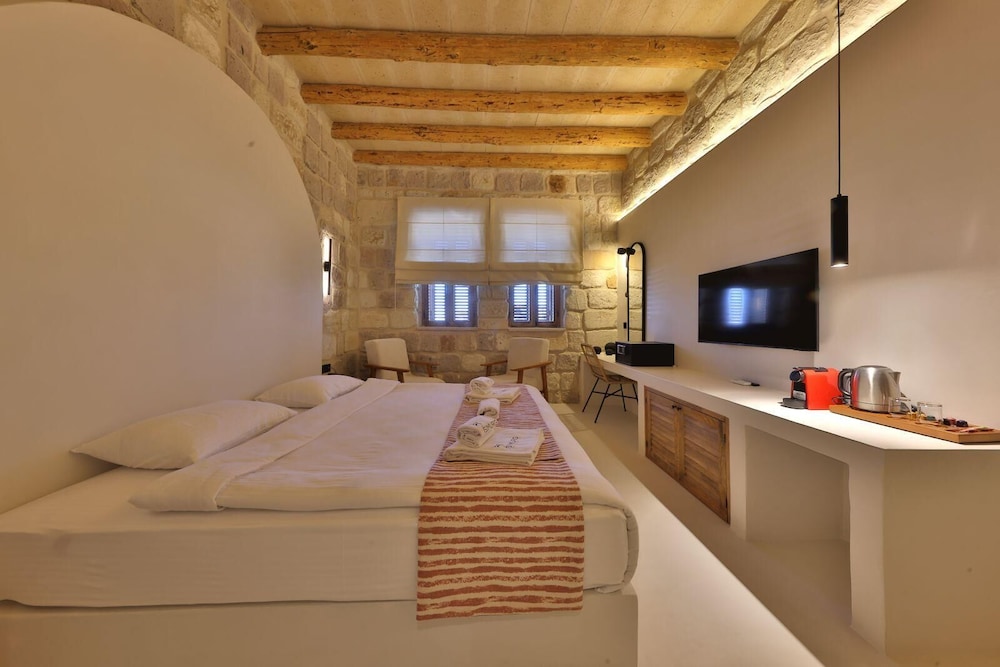 Simurg Cave House
