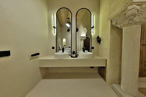 Simurg Cave House