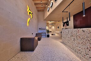 Simurg Cave House