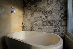 Saka Luxury Villa