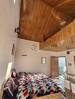 Himwanderer Camps and Cottages Pangot