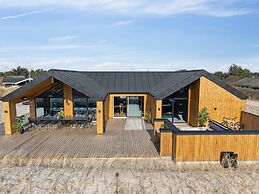 5 Star Holiday Home in Henne