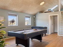 5 Star Holiday Home in Henne