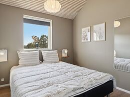 5 Star Holiday Home in Henne