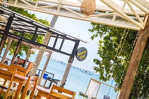 BJ Beachfront Hotel