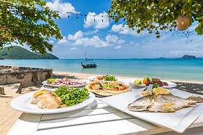 BJ Beachfront Hotel