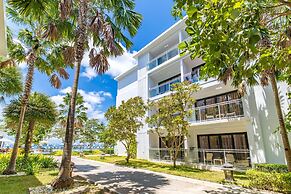 BJ Beachfront Hotel