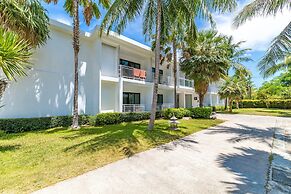 BJ Beachfront Hotel